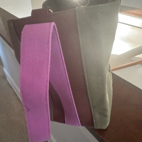 Bagging Rights Bucket Bag NWOT Olive and Fuchsia - Picture 4 of 7